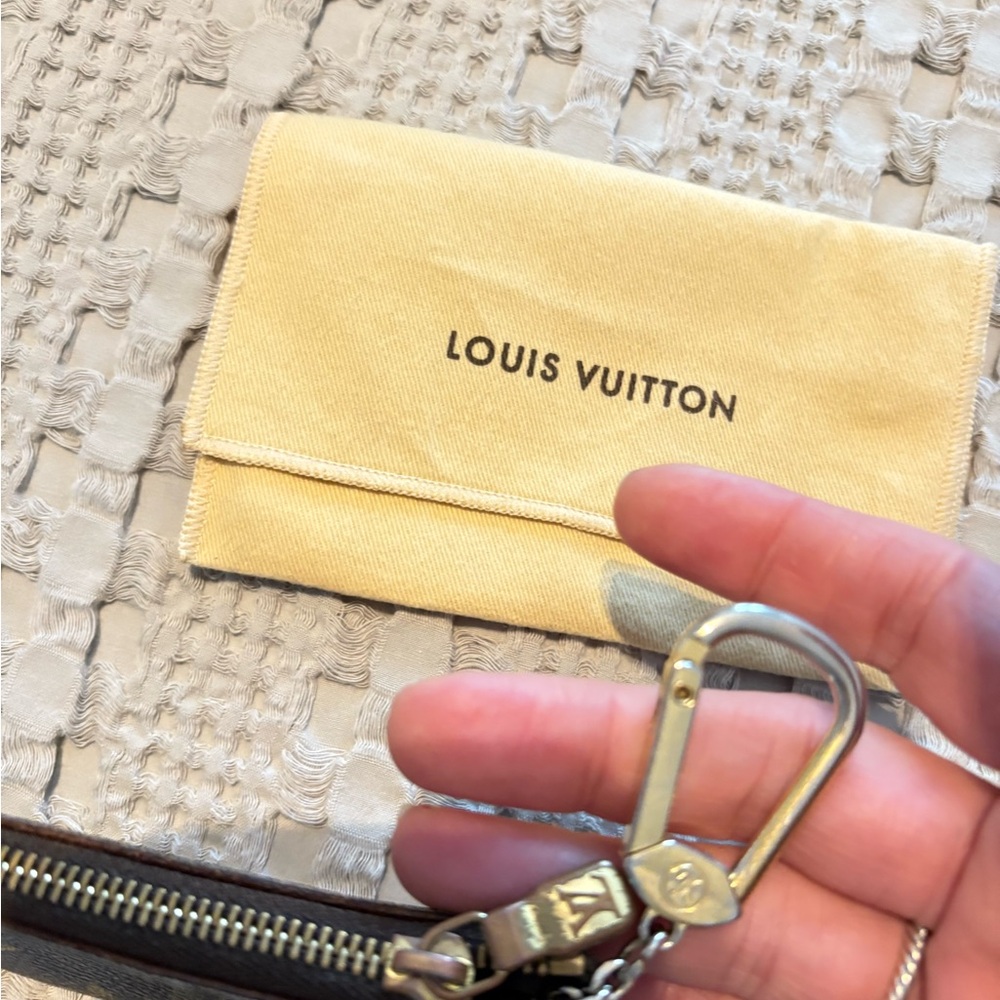 Louis Vuitton Monogram Key Card Pouch Holder - Picture 5 of 6